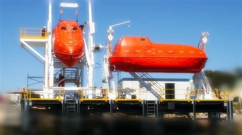 enclosed lifeboat launching procedure|LIFEBOAT LAUNCHING GRAVITY DAVIT .